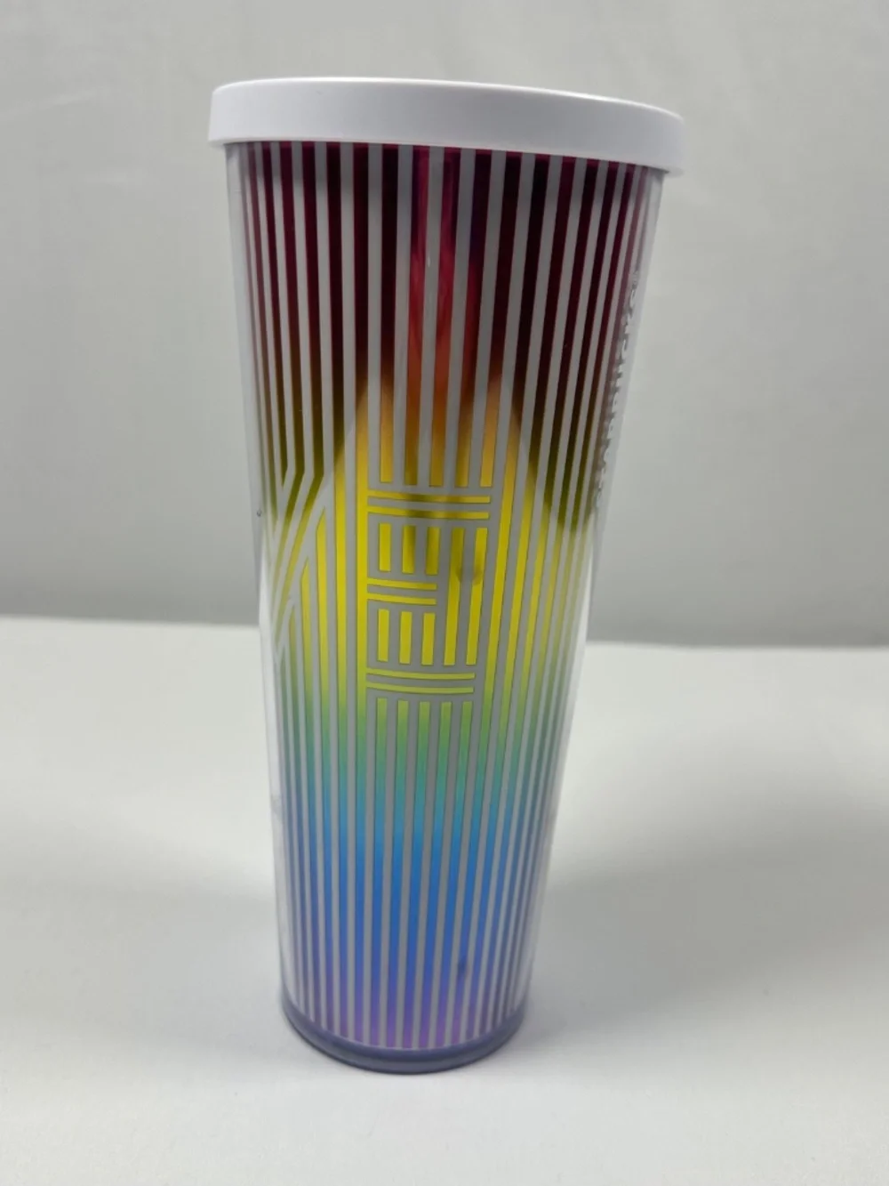 Starbuck 2019 Summer Love Pride Iridescent Rainbow 24 Oz Venti Tumbler White Lid